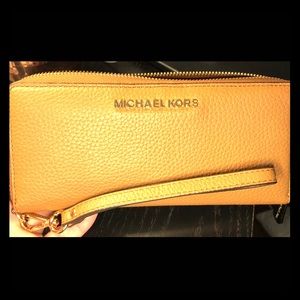 Authentic Michael Kors Wallet / Wristlet